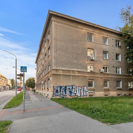 Bratislava Touch 2 Bedroom Apt ภายนอก รูปภาพ