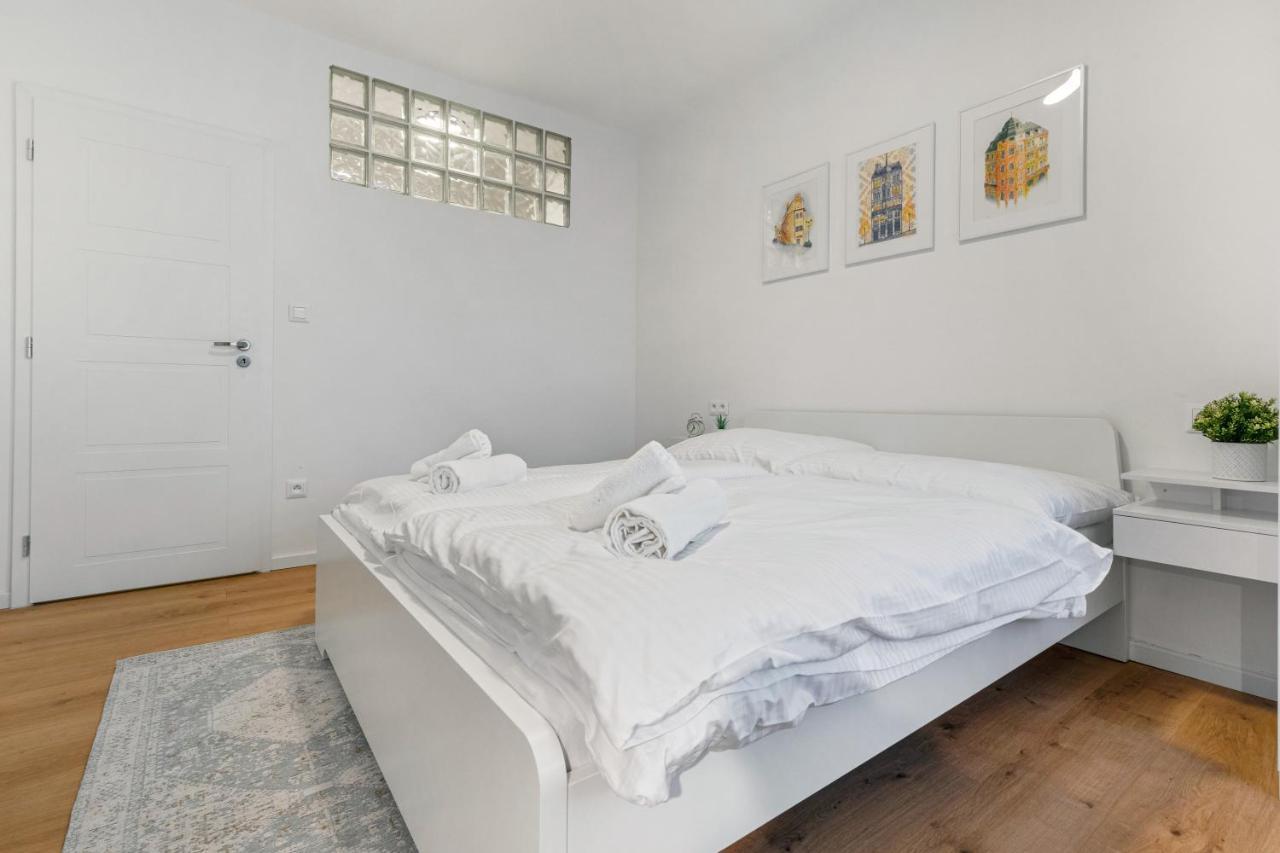 Bratislava Touch 2 Bedroom Apt ภายนอก รูปภาพ